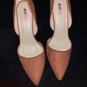 NWOT Pointed Toe Pumps